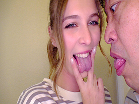 ロスのスーパーでナンパした美人人妻に交渉してどこまでやれるか試したら中出しまでできちゃった!!ステラ(27) サンプル動画サムネイル